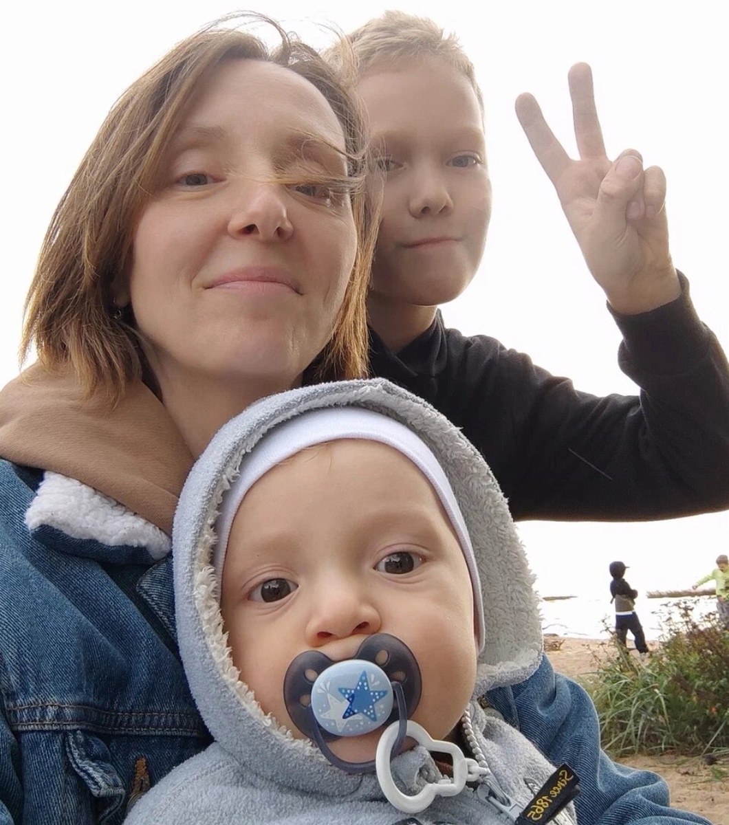 Привет! Я Ксюша, мама пятерых. Долгое время занималась тхэквондо. Сейчас учусь на фитнес - тренера. Здесь рассказываю о своей жизни, как она есть. Всем рада на своём канале!