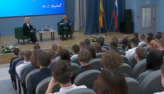     Сосновоборск посетил герой России Юрий Воробьев