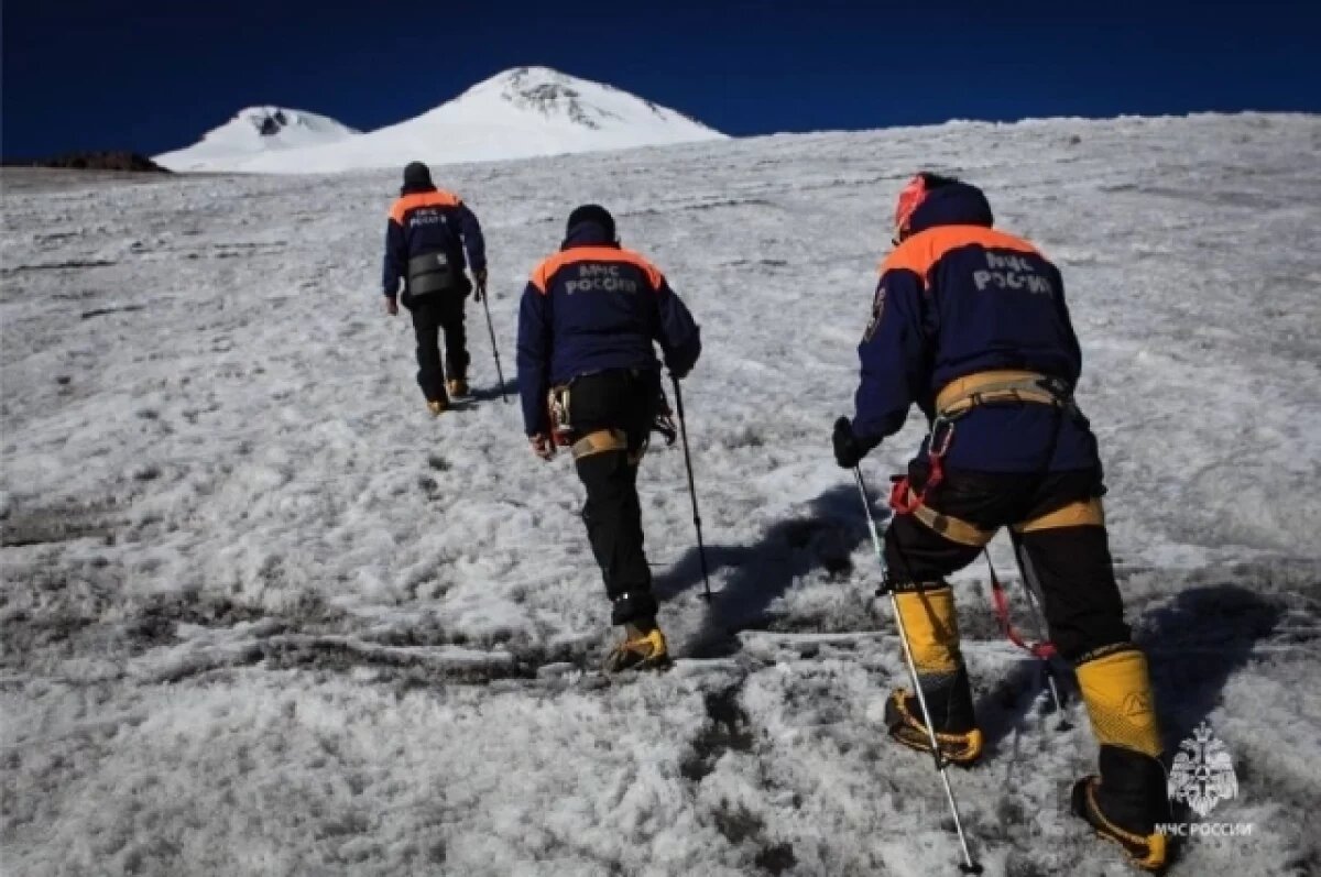    В Кабардино-Балкарии спасатели эвакуировали альпиниста с горы Эльбрус