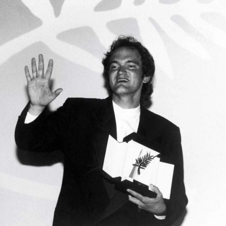 Квентин Тарантино с наградой📷
