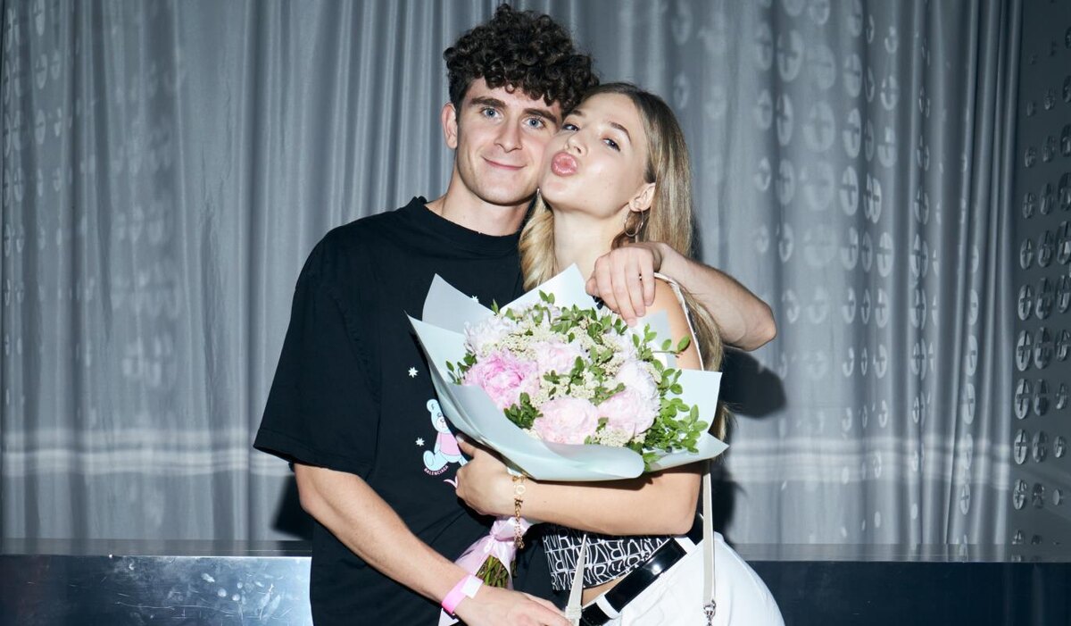     Блогеры Аня Покров и Артур Бабич объявили о помолвке
