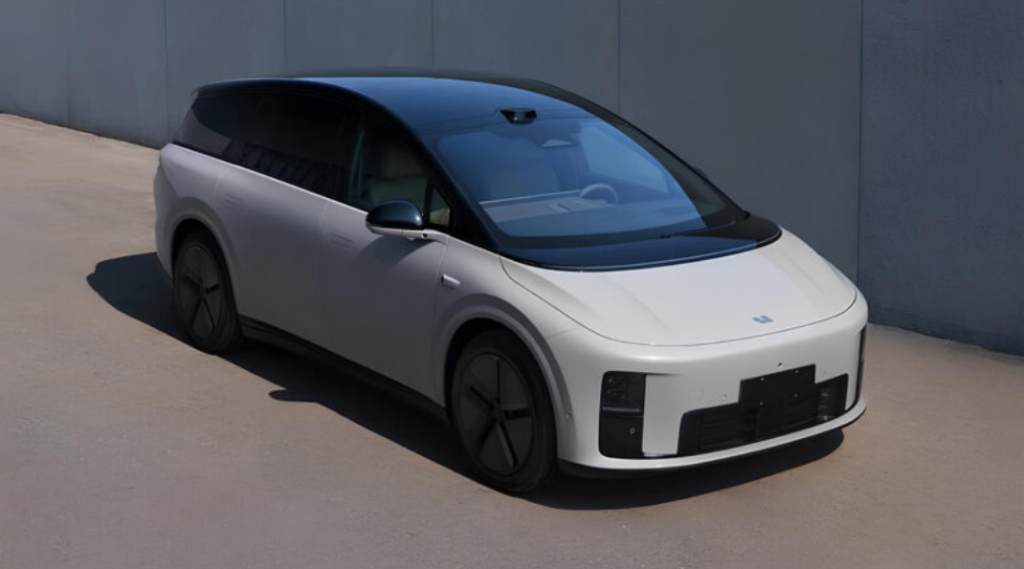 LiXiang i8 — первый полностью электрический SUV компании. Цена — от 400 000 юаней.