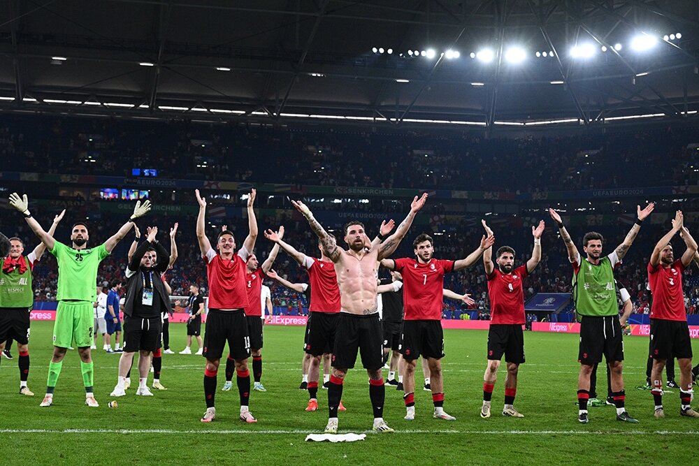    Игроки сборной Грузии после окончания матча 3-го тура чемпионата Европы по футболу 2024 между сборными Грузии и Португалии. Фото: РИА Новости/ Алексей Филиппов