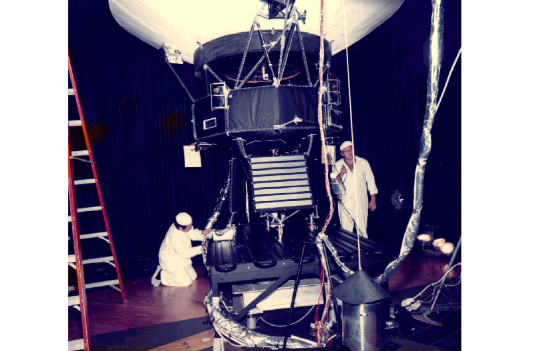 Wikipedia📷«Вояджер-1» в камере «Космического симулятора»