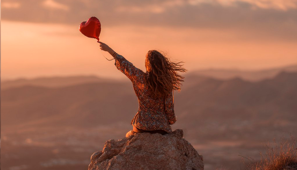 Любовь к себе – это не эгоизм и не самолюбование. Это глубокое, безусловное принятие себя таким, какой вы есть, со всеми достоинствами и недостатками. Это уважение к своим потребностям, чувствам и ценностям. Это забота о своем физическом, эмоциональном и духовном благополучии. Именно любовь к себе дает нам внутреннюю опору, которая позволяет не зависеть от одобрения других, строить здоровые отношения и с уверенностью идти по жизни своим путем.