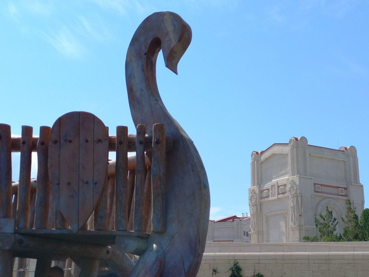 Вот примерно на такой ладье князь Владимир приплыл в Херсонес. Фото из личного архива