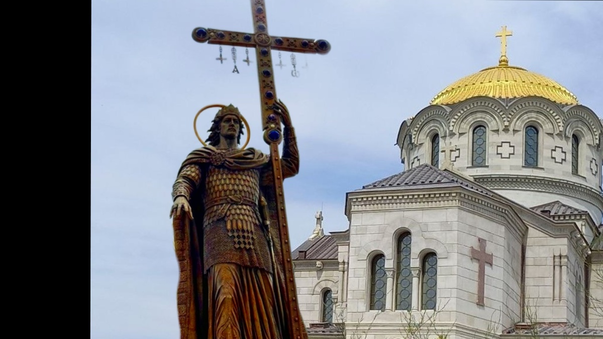 Памятник Владимиру Крестителю в Херсонесе. Фото из личного архива
