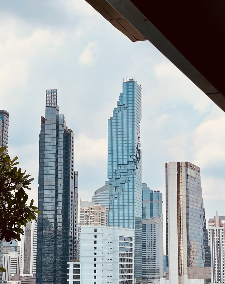 Вид с крыши отеля DusitD2, где я останавливалась в Бангкоке