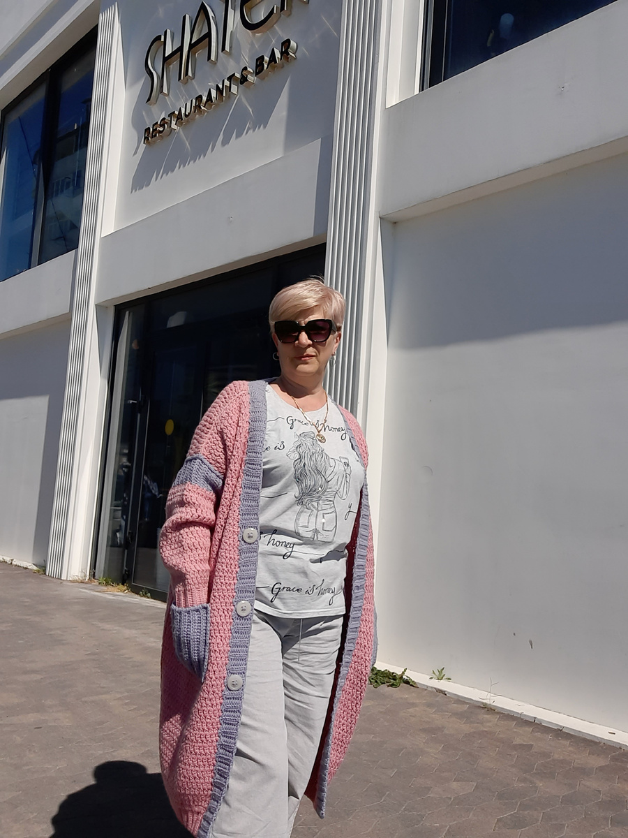 Мой первый кардиган связанный крючком.