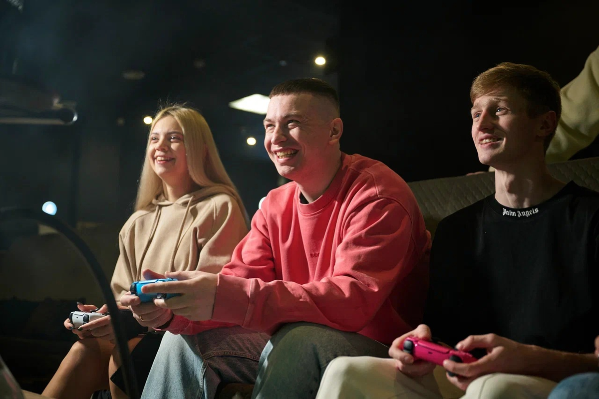 Когда последний раз вы встречались с друзьями? Без повода, вот просто так? Думаем, что редко. Оно и понятно: работа, дела. Но все же важно не забывать выбираться куда-то вместе с теми, кто важен, кто заставляет улыбаться. И мы — отличное место, которое может объединить компанию с абсолютно разными вкусами.