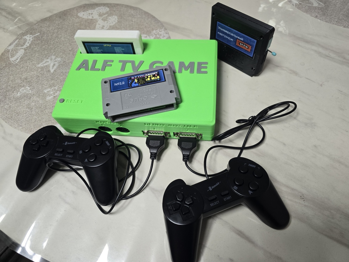 Игровая ретро приставка "Эльф".