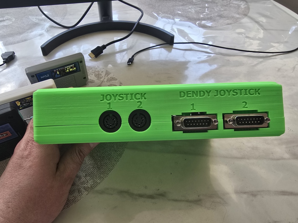 Передняя часть корпуса для подключения джойстиков приставки Эльф. 