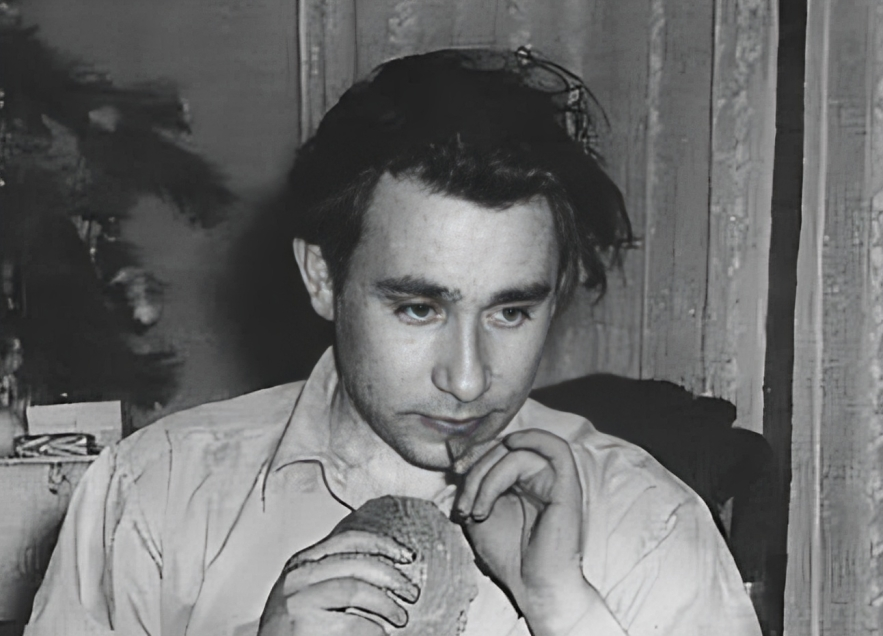 на фото Михаил Светин в юности