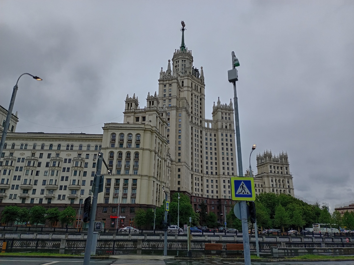 Высотка на Котельнической набережной, как символ величия Москвы (фото автора) 