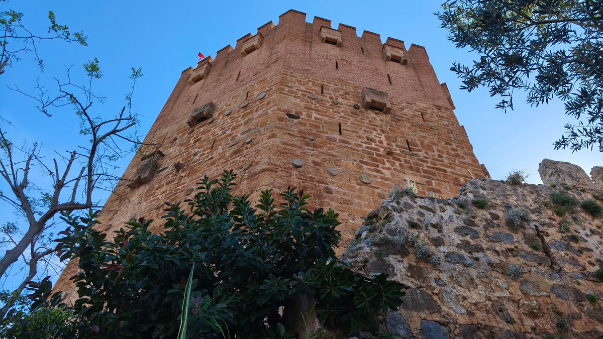 Красная башня в Аланье (Турция)