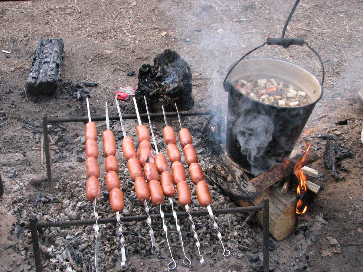Готовим еду на костре. Фото Тищенко Василий.