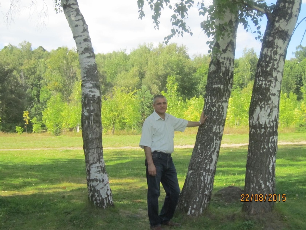 Иваново. Парк Степанова. Прикосновение к берёзке.