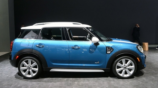 Синяя с белым😉