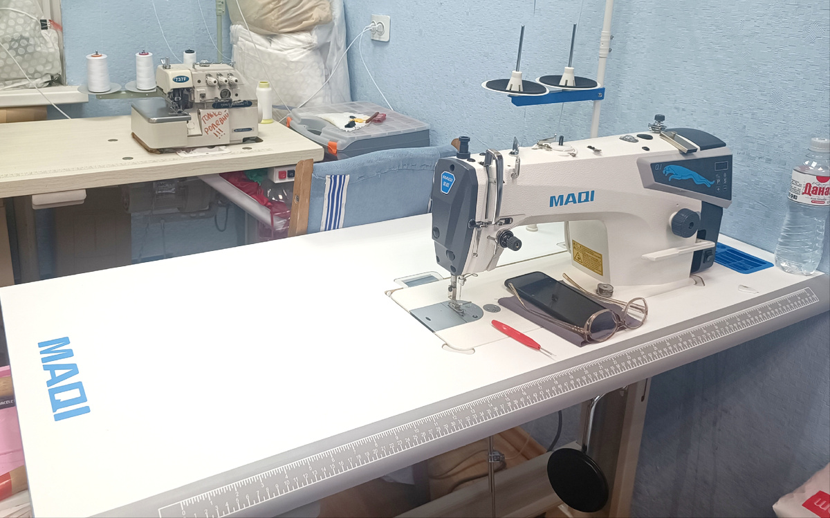 Белую с синим. 😉 С сервоприводом. У нас таких ещё не было🔥🔥🔥🔥