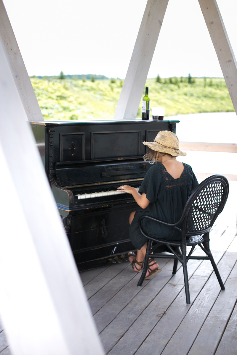 Элизабет играла Шопена...