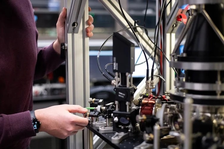 Использование новой технологии позволяет проводить реалистичное моделирование с помощью небольших квантовых компьютеров. Изображение предоставлено: Никола Бейли