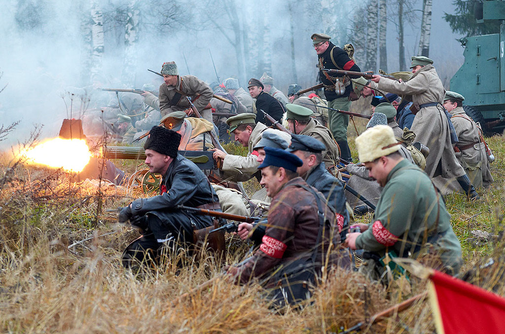 Реконструкция боя Гражданской войны. Фото из открытых источников