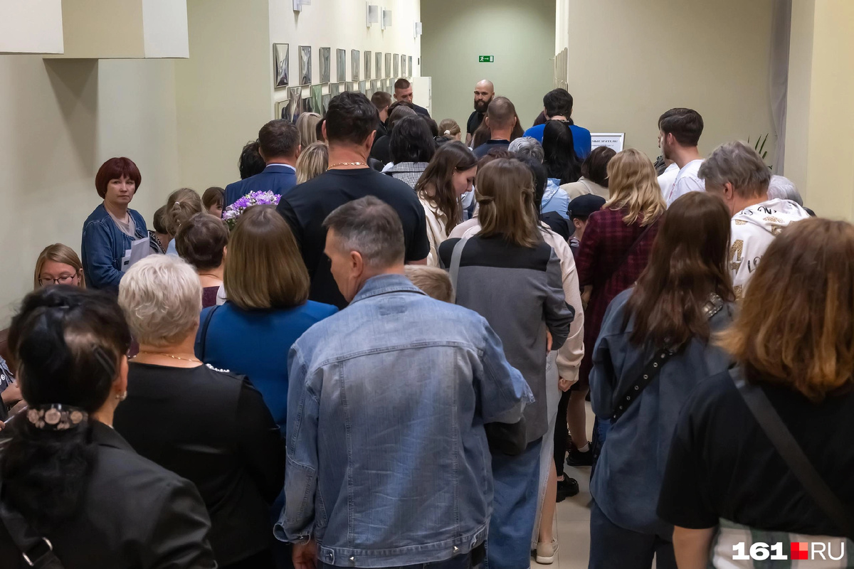 Я одна вижу здесь мужчин? Фотография Евгения Вдовина