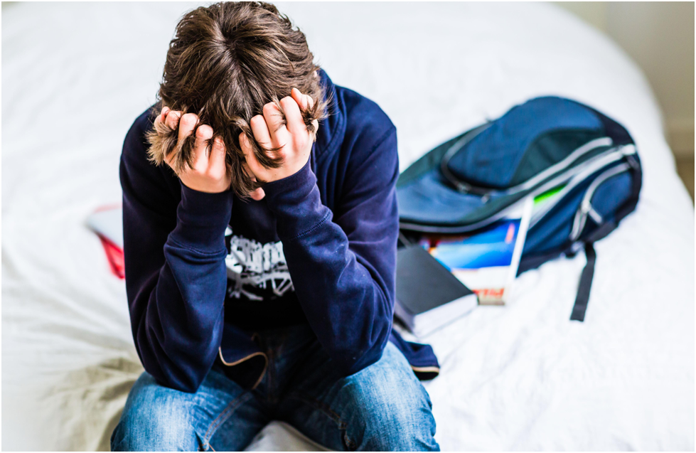 взято из: https://elispot.biz/800/600/https/alev.biz/wp-content/uploads/2021/08/depression-child.jpg