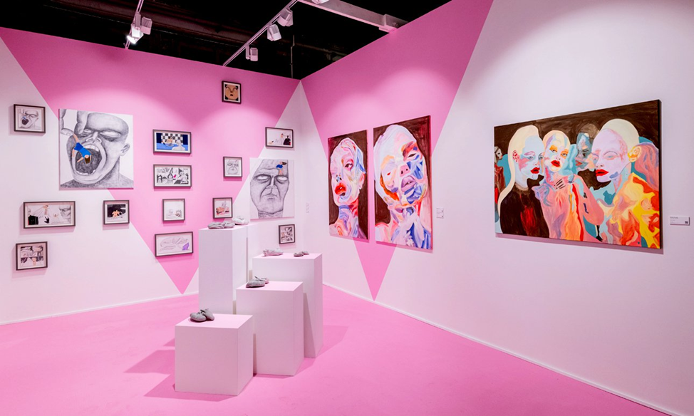 На ярмарке современного искусства |catalog|.