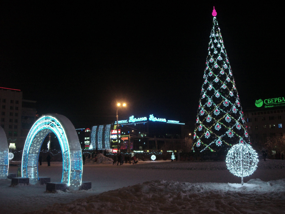 Листайте и наслаждайтесь. Самое светлое время - 13:00. Настаёт рассвет, но солнце не встаёт. Облака подвсвечиваются из-под горизонта - полярные зори.