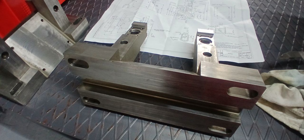 Памятка по выбору материала для обработки на станке с ЧПУ: от идеи до детали