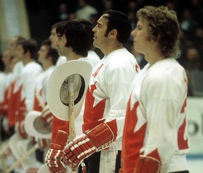 Фото с яндекс.картинки (канадские звезды НХЛ в Москве. 1972 год)