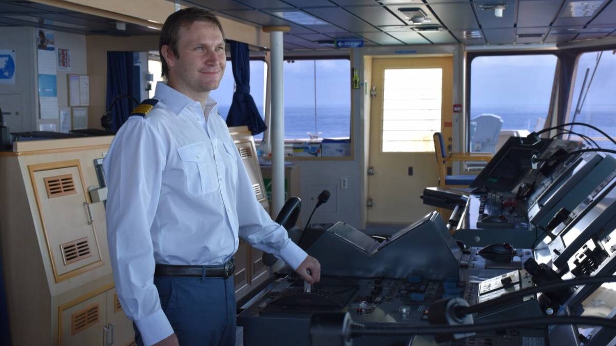    Дмитрий Воротилов прошел все необходимые этапы подготовки, чтобы стать капитаном торгового судна / Фото: Личный архив