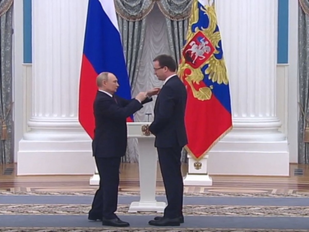     Главврач Курского онкоцентра получил звание «Заслуженный врач Российской Федерации»