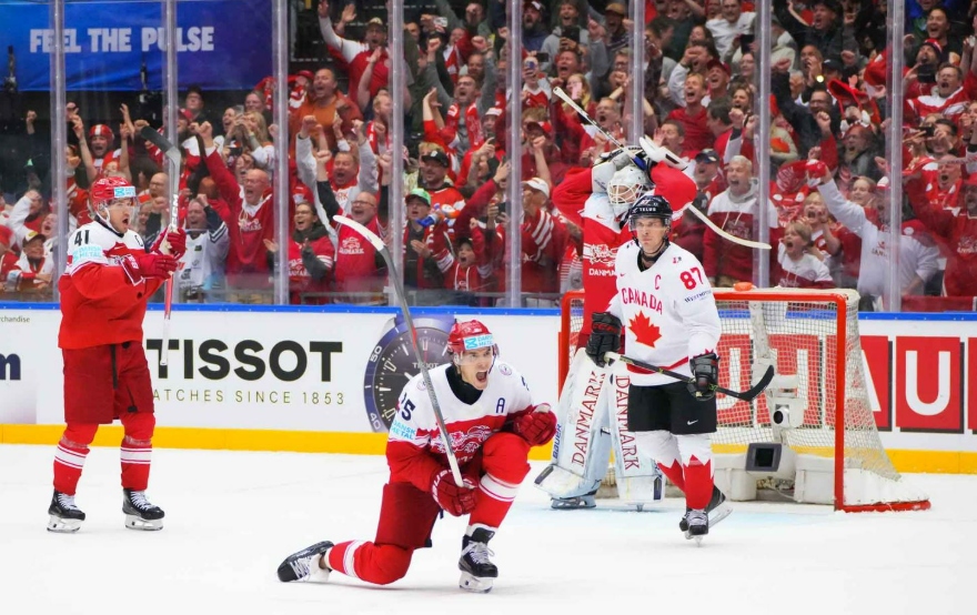 Дания впервые в полуфинале, Канада едет домой. Фото: ИИХФ