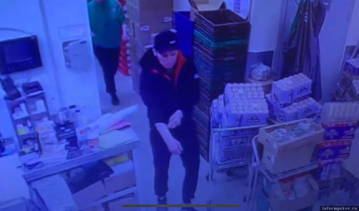 Разыскивается изображённый на снимке мужчина, ставший очевидцем драки. Фото: «Псковская сводка. ПАИ»