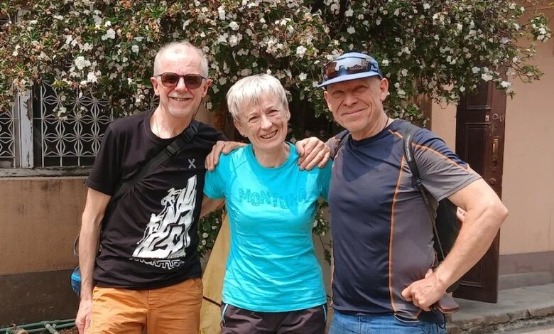 Романо Бенет (62 года), Нивес Мерой (63 года) и Питер Хамор (60 лет) в Катманду. Фото: Romano Benet