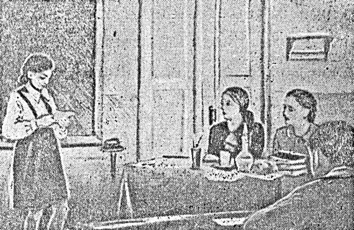 В Александровской школе № 1. На экзаменах по русскому языку (устно) в 5-м классе. Отличница Галина Кедрина отвечает на заданные вопросы. За столом учительница русского языка Т. Г. Цысецкая и ассистент Л. М. Симонова. Фото Т. Антоновой.