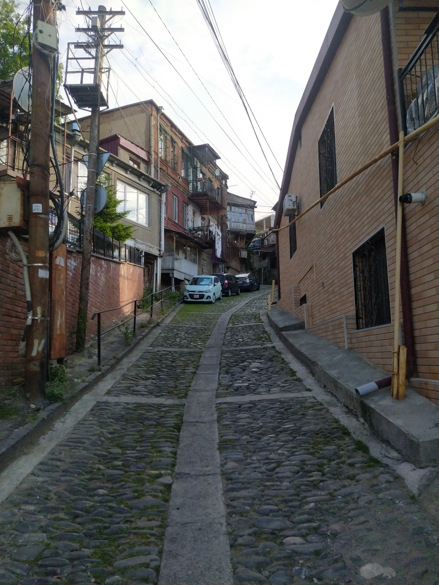 Дорога к Преображенскому монастырю в Тбилиси