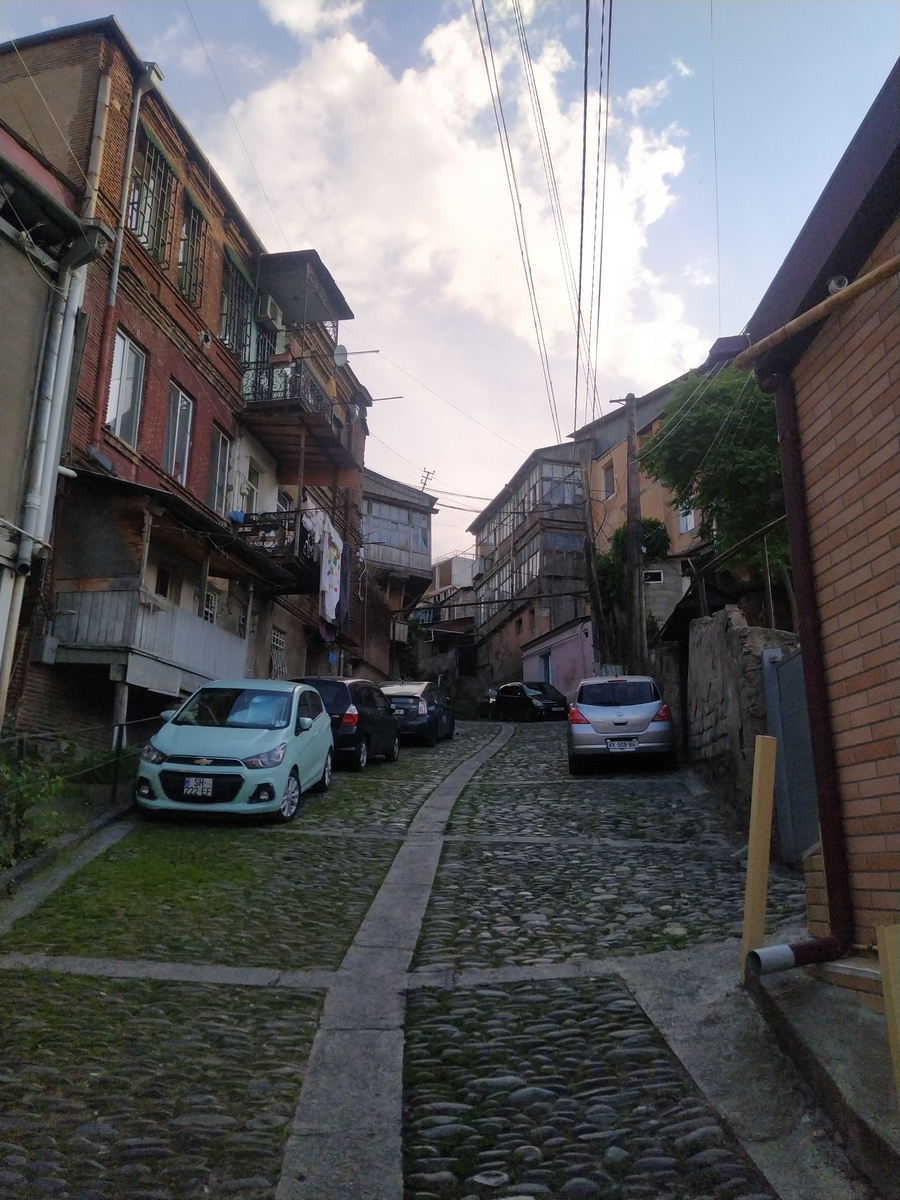 Дорога к Преображенскому монастырю в Тбилиси