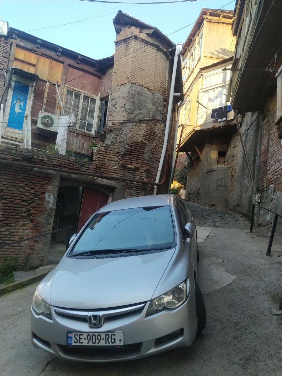 Дорога к Преображенскому монастырю в Тбилиси