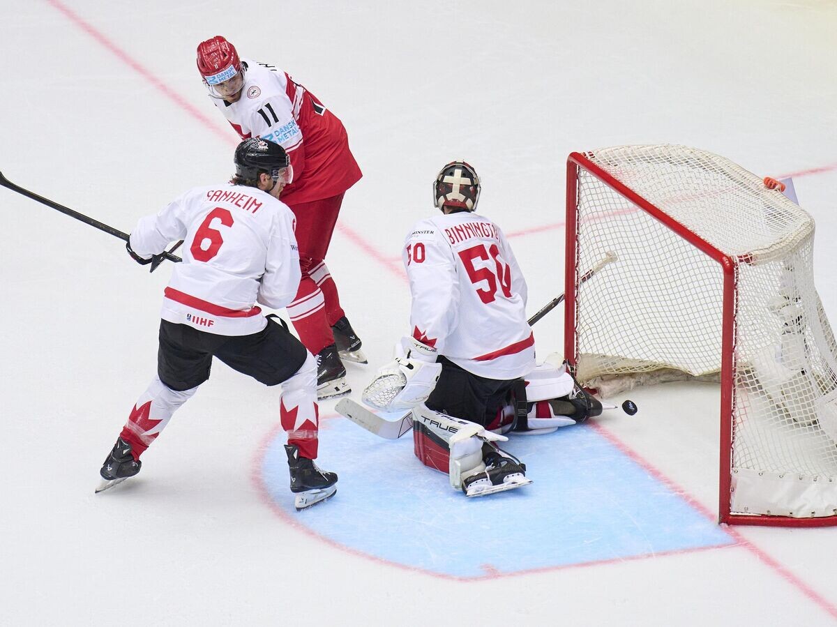    Эпизод матча Дания - Канада© EyesWideOpen