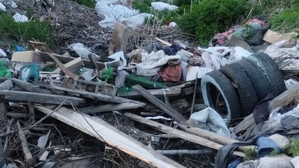    Свалка в окрестностях села Катанда . Источник: предоставлено "Толку"