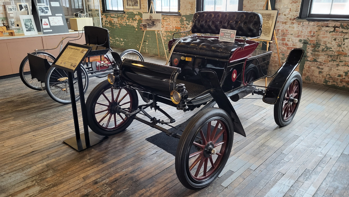 Автомобиль на выставке на заводе Ford Piquette Avenue в Детройте, штат Мичиган.