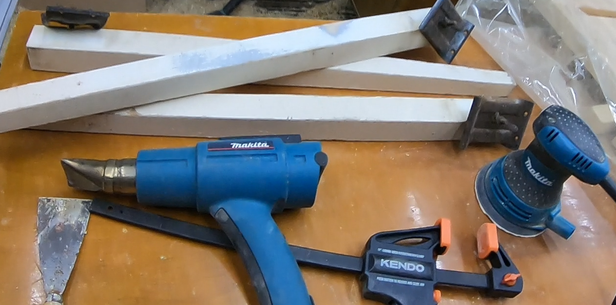 Как снять старую краску с дерева? понадобится это...