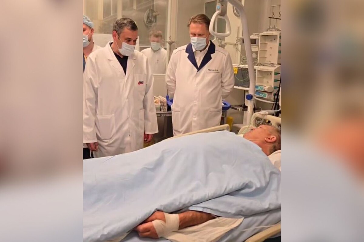    Николай Волобуев в больнице / Источник: © Телеграм-канал врио губернатора Курской области Александра Хинштейна