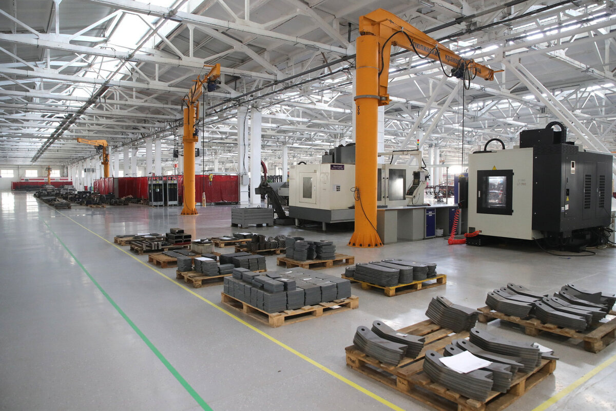 © Официальный портал Правительства Ростовской области / donland.ru / CC BY 4.0 (Во время церемонии по случаю запуска производства отмечалось, что в рамках второй очереди к 2027 г. будет создано литейное производство. А на третьем этапе организуют испытательный полигон для комбайнов и тракторов)