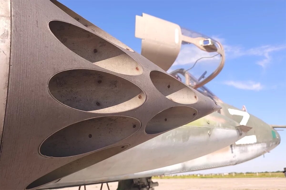    Экипажи Су-25 нанесли ракетный удар по замаскированным позициям ВСУ