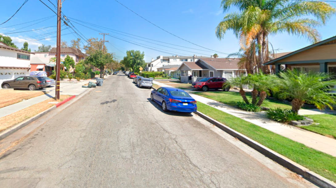 Район неплохой, ухоженно и чистенько.