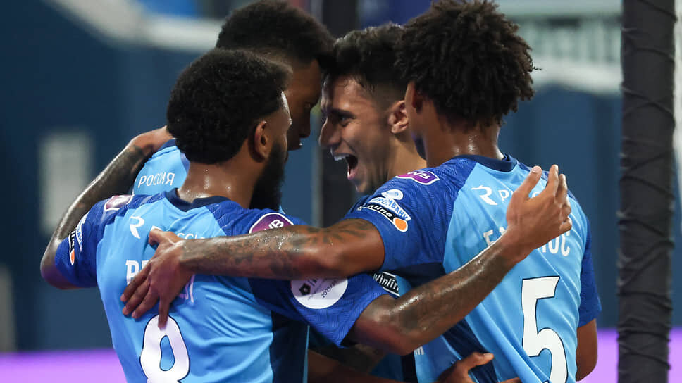 Игроки ФК «Зенит» во время матча.📷Фото: Валентина Певцова / Коммерсантъ